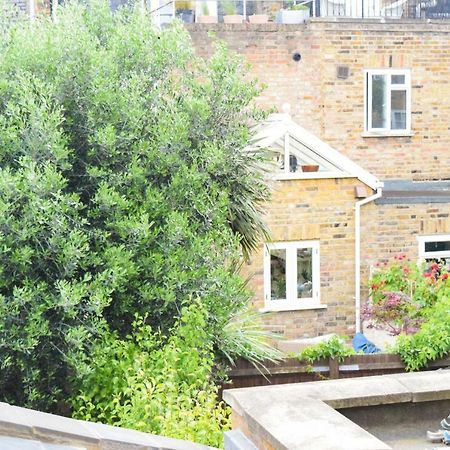3 Bedroom Family House With A Superb Kitchen And Garden London Exterior foto