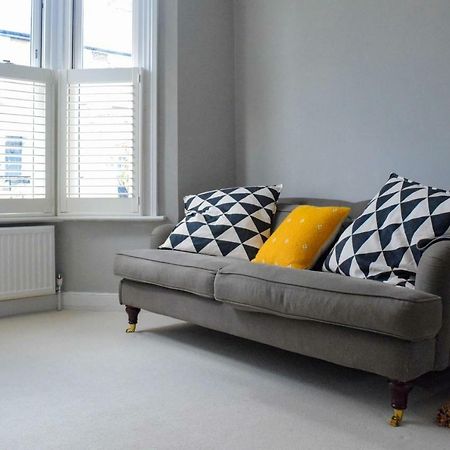 3 Bedroom Family House With A Superb Kitchen And Garden London Exterior foto