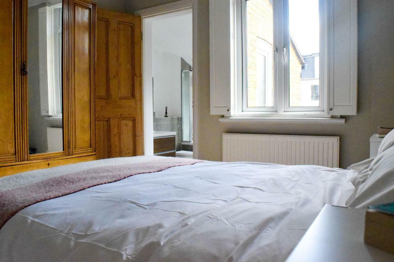 3 Bedroom Family House With A Superb Kitchen And Garden London Exterior foto