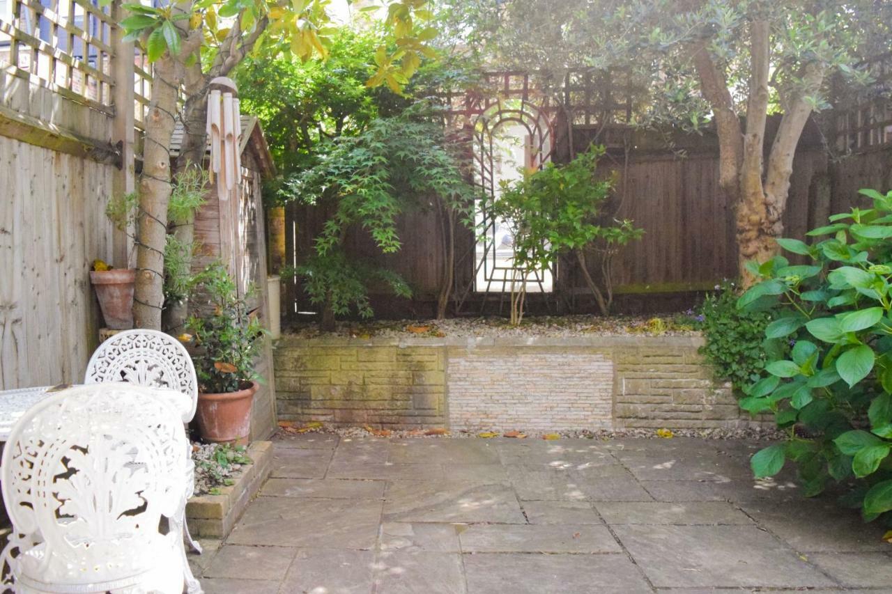 3 Bedroom Family House With A Superb Kitchen And Garden London Exterior foto