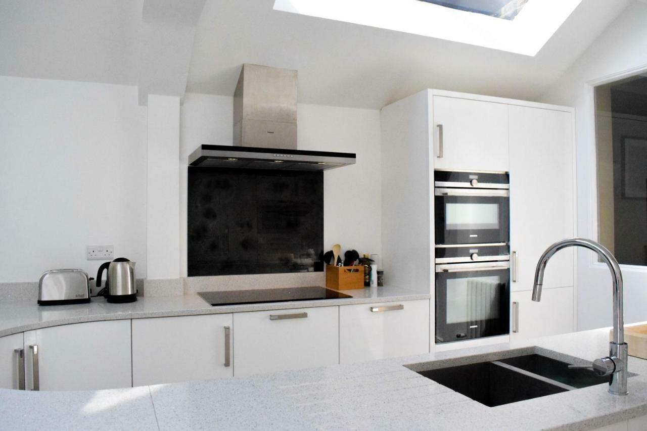 3 Bedroom Family House With A Superb Kitchen And Garden London Exterior foto