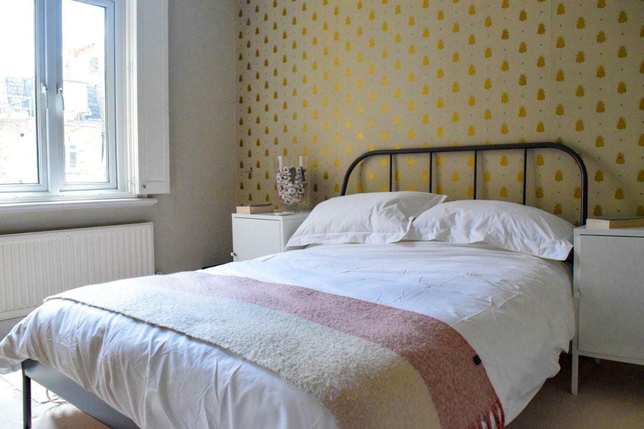 3 Bedroom Family House With A Superb Kitchen And Garden London Exterior foto
