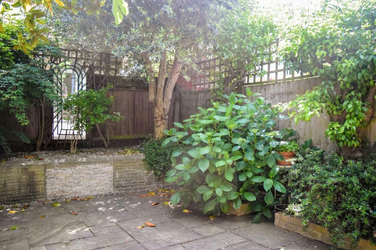 3 Bedroom Family House With A Superb Kitchen And Garden London Exterior foto